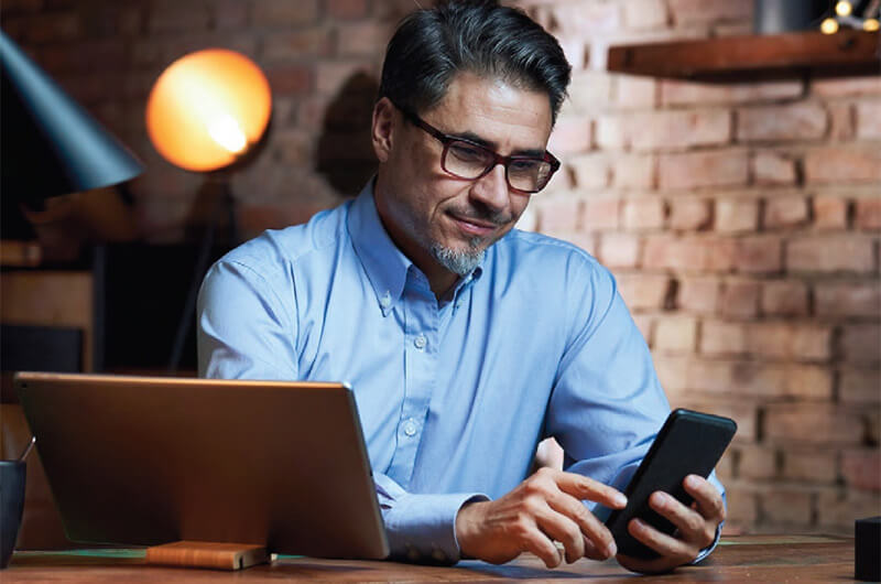 Business professional using mobile device in coffee shop