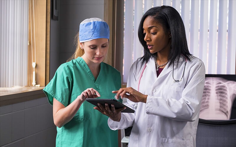 Healthworkers using tablet