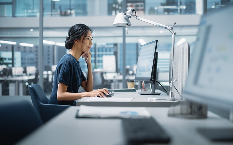 woman-working-in-open-area-technology-lifestyle