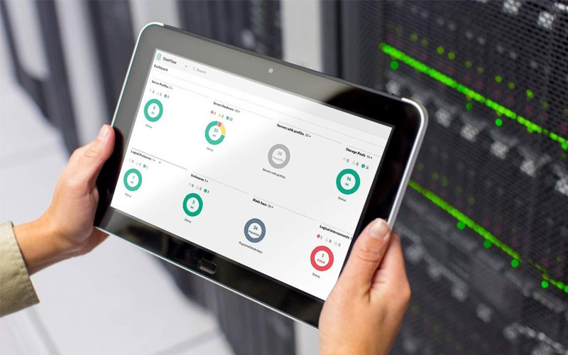 Tablet device using management software in server room